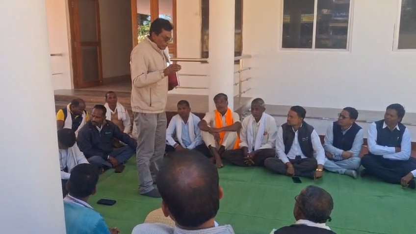 एसटी-एससी-ओबीसी मूल निवासी समाज की बैठक में जिला अध्यक्ष चयन, स्थानीय भर्ती व पृथक बस्तर की मांग पर सर्वसम्मति...