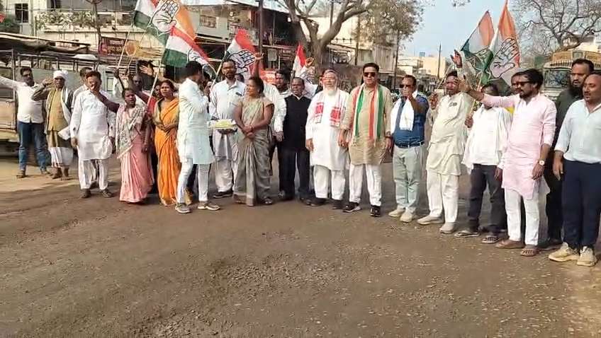 धान खरीदी में समयवृद्धि व मनरेगा यथावत रखने की मांग को लेकर कांग्रेस का ज्ञापन