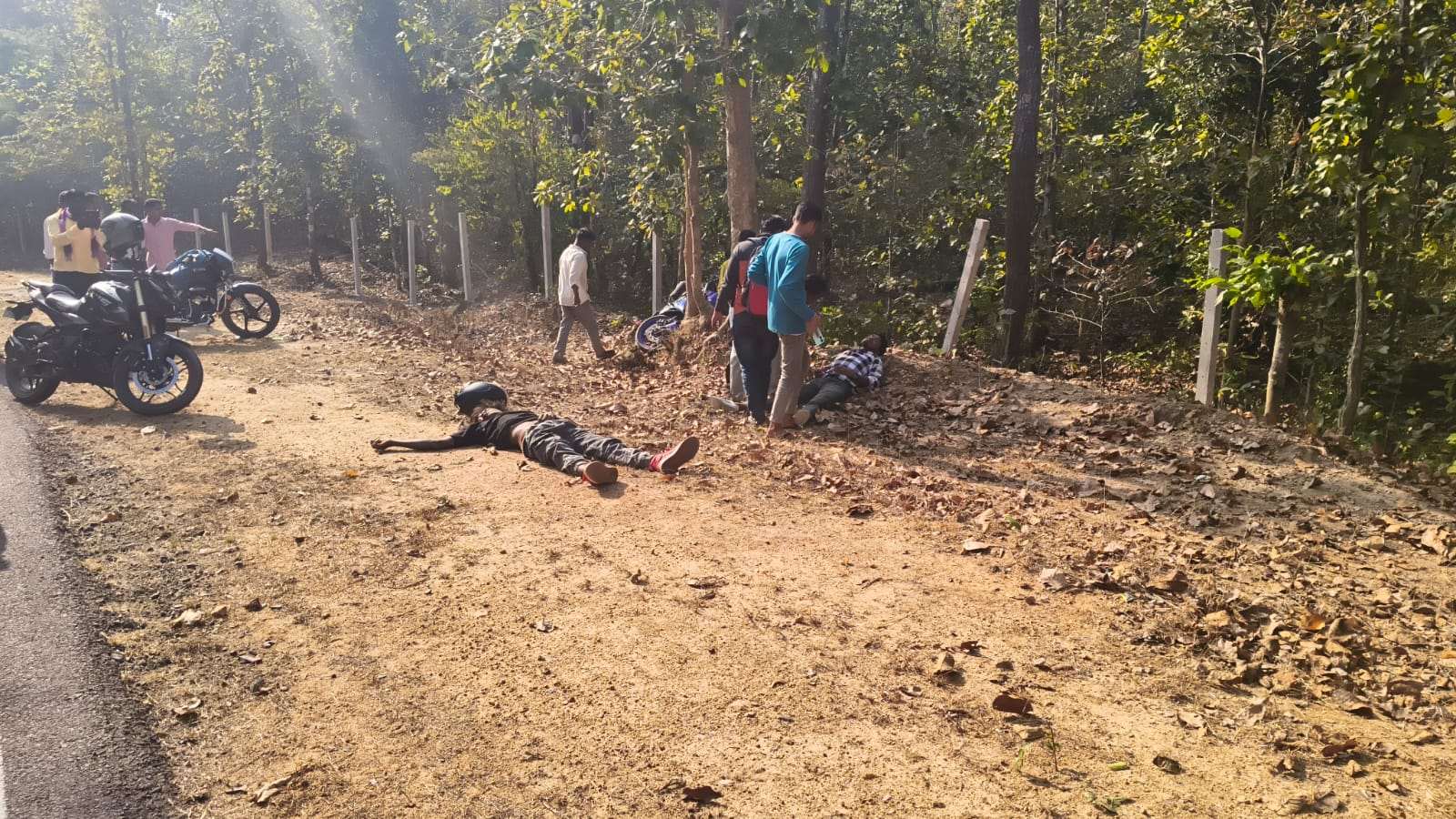 सल्फी ढोड़ी मोड़ पर भीषण सड़क हादसा, बाइक सवार युवक की मौत, एक घायल