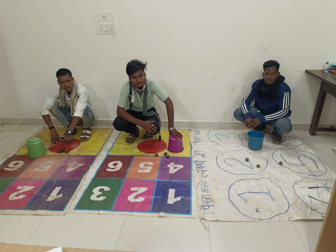मड़ई मेला में जुआ खेलाते 3 आरोपी गिरफ्तार, थाना धनोरा पुलिस की त्वरित कार्रवाई