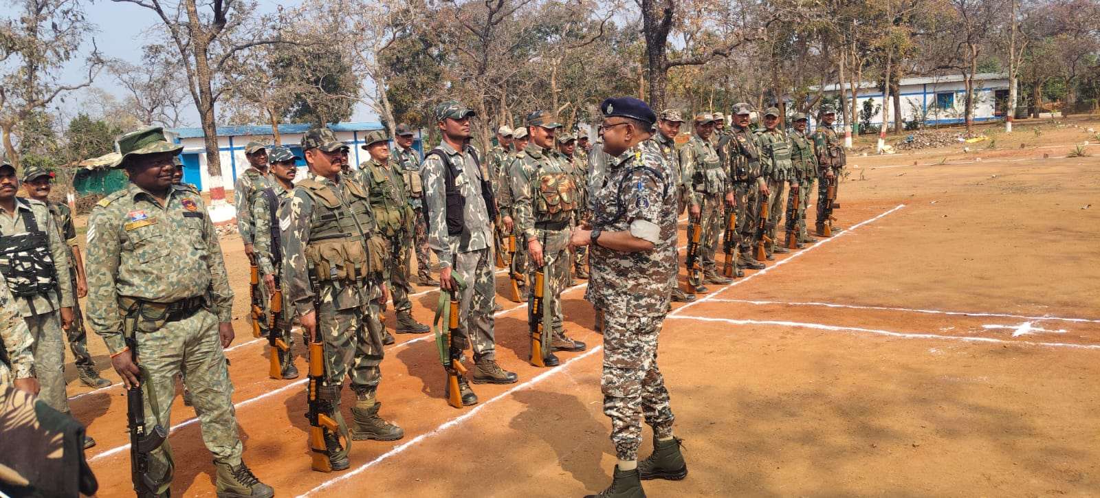 कुएमारी कैंप में जवानों का दरबार, एसपी ने समस्याएं सुनीं, उत्कृष्ट कार्य पर इनाम की अनुशंसा