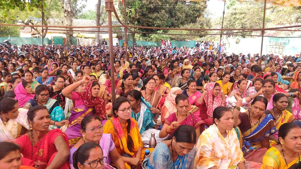 दूसरे दिन भी आंगनबाड़ी कार्यकर्ताओं का धरना, ज्ञापन सौंपकर दी आंदोलन तेज करने की चेतावनी