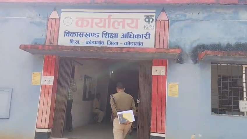 पेंशन प्रकरण के नाम पर रिश्वतखोरी: विकासखंड शिक्षा कार्यालय का सहायक 40 हजार लेते रंगे हाथों गिरफ्तार