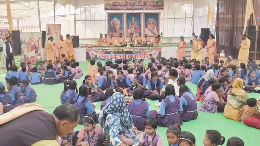 पेंड्रावन में गायत्री महायज्ञ के बहाने नशा मुक्ति और सामाजिक जागरूकता का संदेश