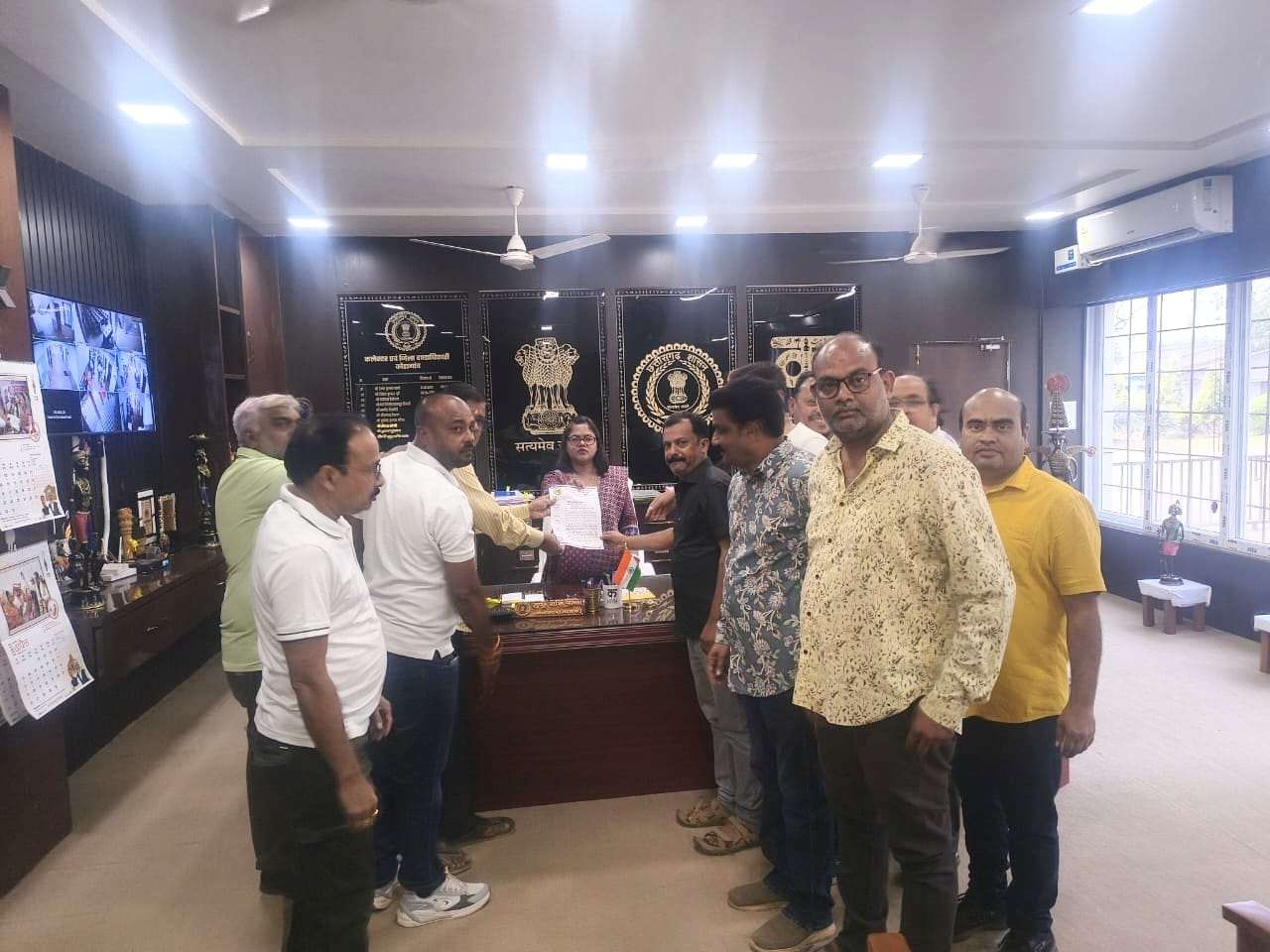 ट्रेड लाइसेंस की अनिवार्यता खत्म करने की मांग, चेम्बर ऑफ कॉमर्स ने सौंपा ज्ञापन