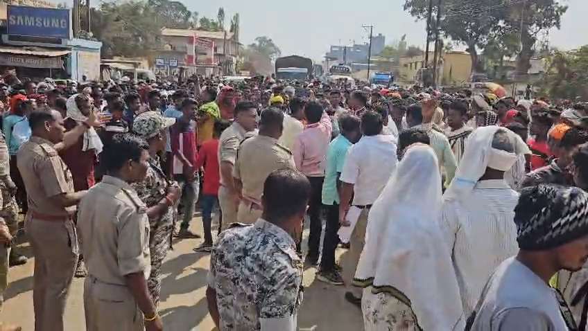 लो-वोल्टेज की समस्या को लेकर किसानों ने किया NH-30 जाम